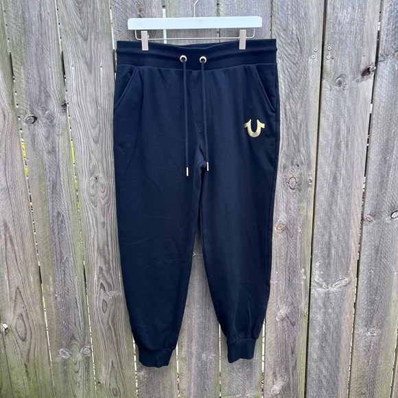 *TRUE RELIGION | Black/Gold Logo Jogging Bottoms Size M - Picture 1 of 7